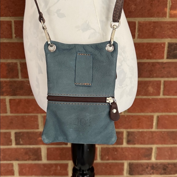 Toscana Teal Blue 100%  Leather Covertable/Adjustable Crossbody/Belt Bag - Picture 3 of 7